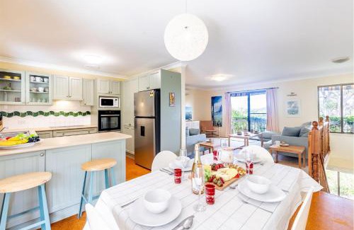 Shoal Bay Casa | Tanilba 23 Flannel Flower Fairway meaning White Flower