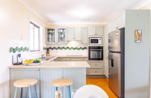 Shoal Bay Casa | Tanilba 23 Flannel Flower Fairway meaning White Flower