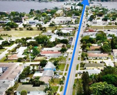 Lantana Casa | Tank Pool, Putting Green & 1 Mile To The Beach!