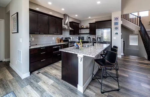 Brighton Casa | Tanner Peak: Wellness Business Entertainment