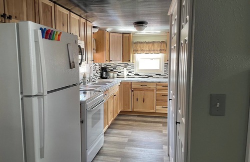 Warsaw Casa | Tanners Manor is in a peaceful setting on the end of a cove.