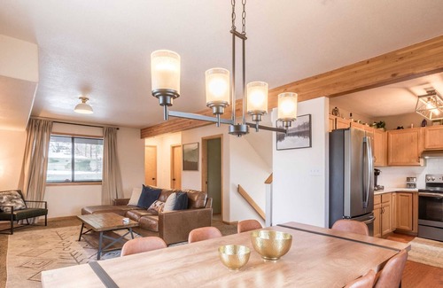 Evergreen Casa | Tanquil Mountain Escape | Fireplace | Sauna