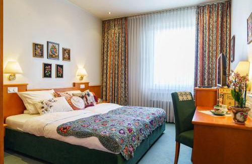 Old Town Hotel | Tante ALMA's Kölner Hotel