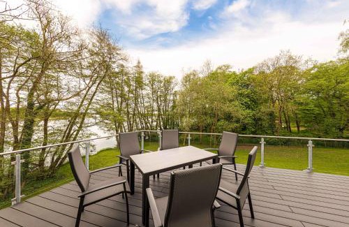 Krakow am See Apartamento | Tao-Suite mit Seeblick, Balkonterrasse & Sauna