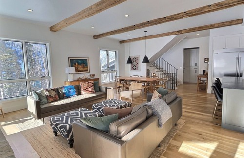 Taos Ski Valley Casa | Taos Haus Mountain Modern Sleeps 14 at Taos Ski va