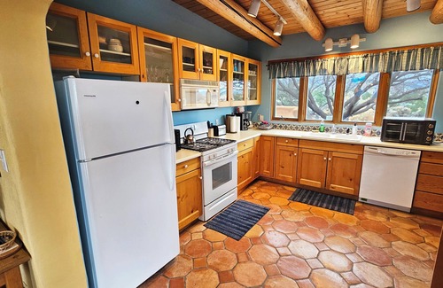 Taos Casa | Taos House - 360 degree mountain/town views - patio - private - hot tub