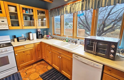 Taos Casa | Taos House - 360 degree mountain/town views - patio - private - hot tub