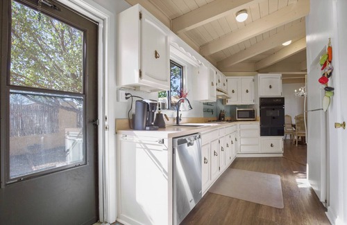 Taos Casa | Taos Pine Home - A/C - Hot Tub - Private Courtyard - Prime Location