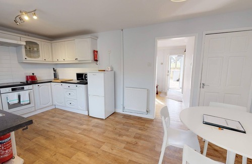 Witney Casa | Taphouse Avenue Witney holiday home