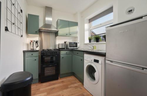 Chesterfield Casa | Tapton View - Modern Stay Near Chesterfield Town Center, Train Station & the Peak District