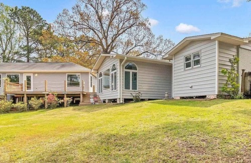 Mobile Casa | Tara's Riverfront Hideaway