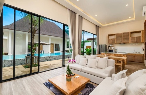 Phuket Villa | Taraburi's Finest: Brand New Build Poolside Bliss!