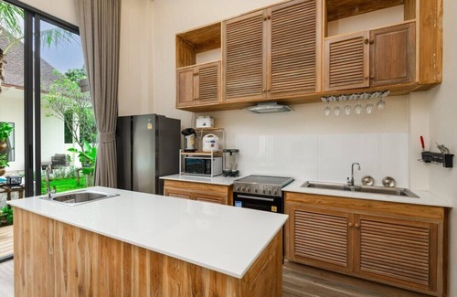 Phuket Villa | Taraburi's Finest: Brand New Build Poolside Bliss!