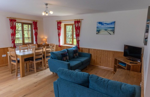 Torrington Cabaña | TARKA'S HOLT LOG CABIN, family friendly, with pool in Torrington