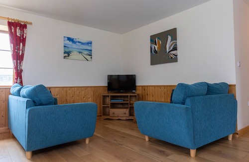 Torrington Cabaña | TARKA'S HOLT LOG CABIN, family friendly, with pool in Torrington