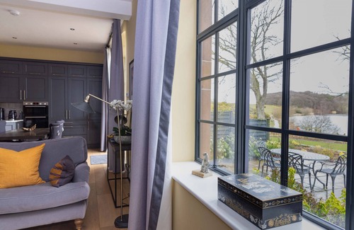 Wing Cabaña | Tarn End Cottage 5, Talkin Tarn, Brampton, ideal for a family with activities and historical sites