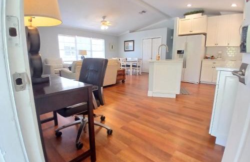 Bonita Shores Apartamento | Tarpon - Spacious Updated W&D Full Kitchen 1.5 Mi to Beach