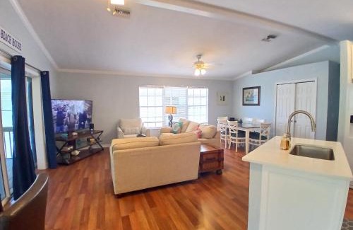 Bonita Shores Apartamento | Tarpon - Spacious Updated W&D Full Kitchen 1.5 Mi to Beach