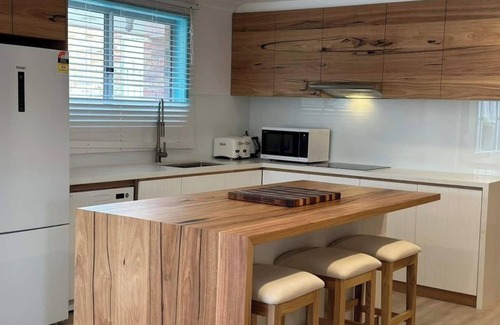 Caves Beach Villa | Tasmans Hideaway - Stunning villa close to Beach