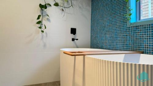Caves Beach Casa | Tasmans Hideaway - Stunning villa close to Beach