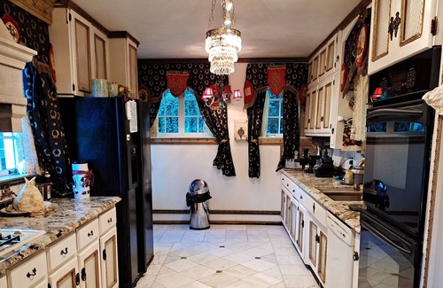 Redmont Park Villa | Taste of Europe w/hot tub,steam shower