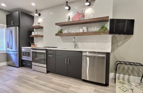 Cherokee Triangle Apartamento | Taste of KY Studio @ Bungalou + Bourbon Bar + Gameyard