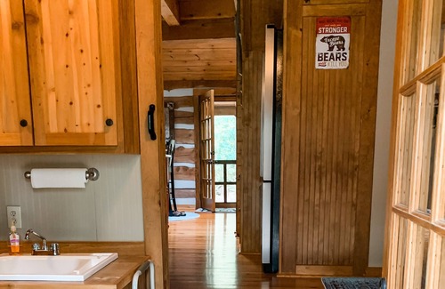 Newland Cabina | Taste of the Gorge - A True Log Cabin Experience