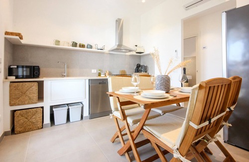 Porto Palo Apartamento | Tasteful and friendly apartment in quiet location by the sea.