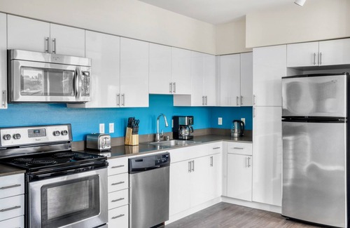 West Woodland Apartamento | Tasteful Ballard 2BR w/ BBQ, Lounge & W/D, onsite retail, by Blueground
