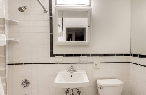 St. Elizabeth's Apartamento | Tasteful Brighton 1BR nr Sutherland Rd Green Line, by Blueground