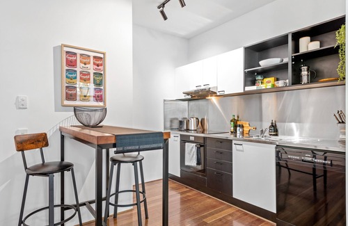 Teneriffe Apartamento | Tasteful Teneriffe! ~ 1Bed, 1Bath, 1Car, Balconies