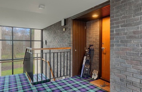 Gleneagles Apartamento | Tasteful top floor apartment next to Gleneagles