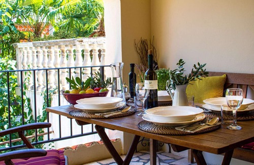 Kornic Apartamento | Tasteful vacation apartment near the sea
