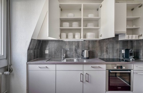 Wipkingen Apartamento | Tasteful Wipkingen 2BR w/ Garden & Storage, nr Transport, by Blueground