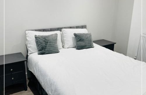 Mapperley Apartamento | Tastefully decorated 4 Bed Home in Gedling - Near Colwick Country Park, Victoria Retail Park, City Centre & Nottingham Racecourse