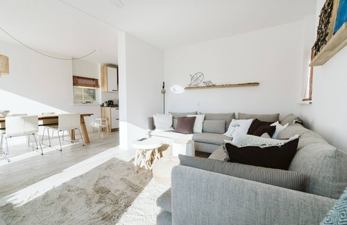 Ouddorp Casa | Tastefully decorated holiday home with a modern and light appearance that has been decorated with love and care.