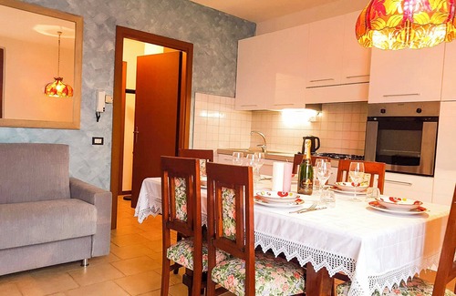Lezzeno Apartamento | decoradas con buen gusto apartamento de 2 dormitorios en justo en el lago con piscina y playa privada