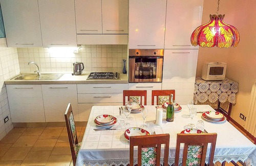 Lezzeno Apartamento | decoradas con buen gusto apartamento de 2 dormitorios en justo en el lago con piscina y playa privada