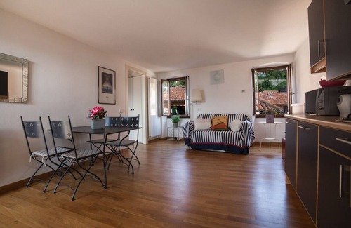 Pallanza Apartamento | decoradas con buen gusto apartamento de 2 dormitorios en la pintoresca localidad de Suna