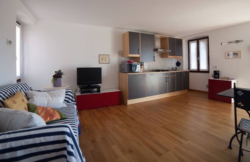 Pallanza Apartamento | decoradas con buen gusto apartamento de 2 dormitorios en la pintoresca localidad de Suna