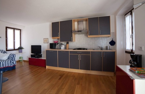 Pallanza Apartamento | decoradas con buen gusto apartamento de 2 dormitorios en la pintoresca localidad de Suna