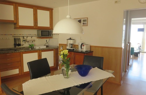 Vale Furado Apartamento | Apartamento amueblado con buen gusto y con una vista única del Atlántico.