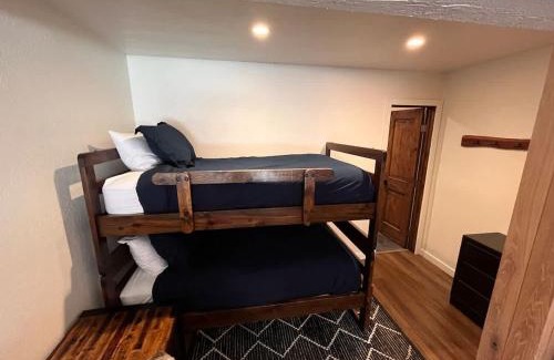 Mammoth Lakes Casa | Tastefully Remodeled Condo at Mammoth Ski & Racquet Club, Hot Tub, Garage, 10 Min Walk to Ski Lifts