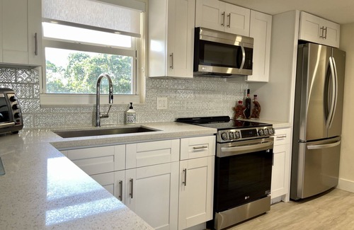 Key Largo Villa | 2018 Villa de la isla remodelada con buen gusto en Key Largo, 2 habitaciones, 2 baños.