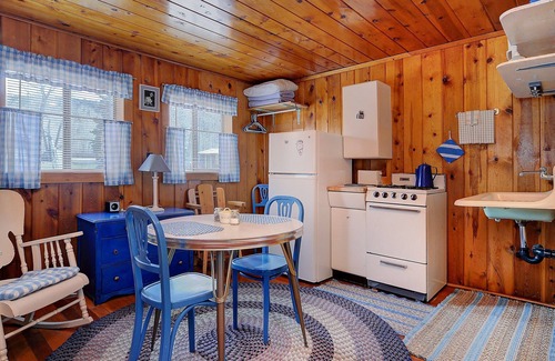 Whitepine Cabina | TATA River Cabin: Buena Vista Cabin- Relax and Unwind