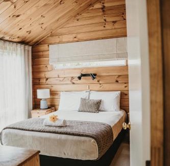 Hahei Cabina | Tatahi Lodge Beach Resort