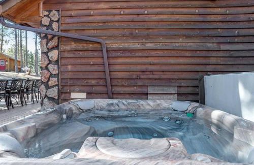 Custer Casa | Tatanka Hideaway Hot Tub Pool Table Massive Space