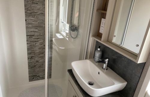 Tattershall Complejo | Tattershall Lakes Jet Ski Lake 3 Bedroom Cabin with Private jet ski dock