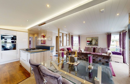 Dogdyke Casa | Tattershall VIP Lodge - Sleeps 6 - Terrace with private hot tub