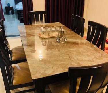 Varanasi Apartamento | Tattva- 6BHK Apartment